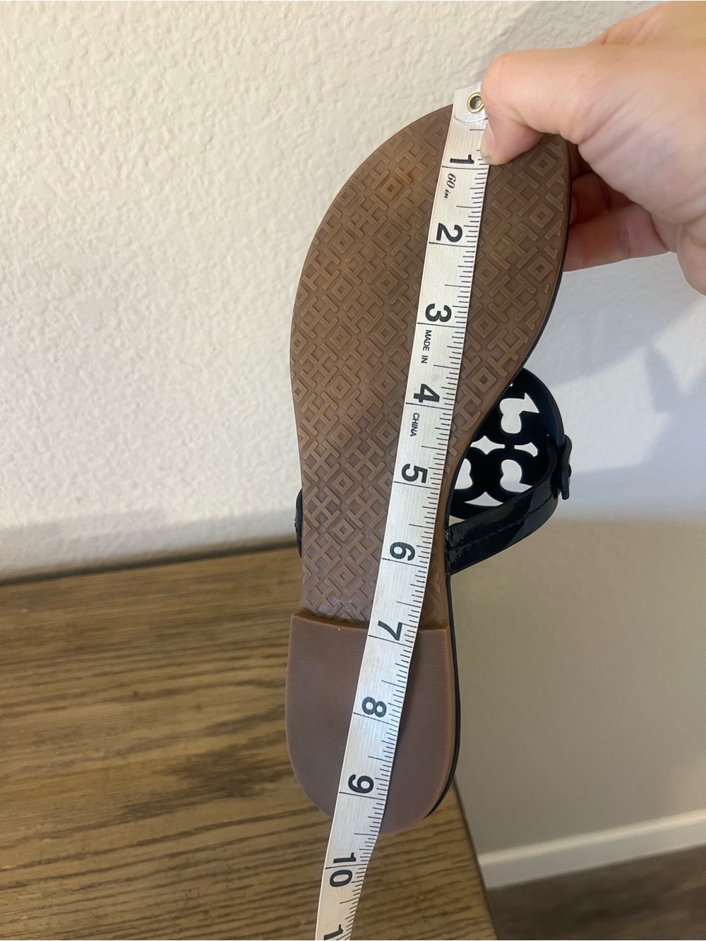 Tory Burch Miller patent leather rainbow navy leather thong sandals sz 7 - Picture 11 of 11